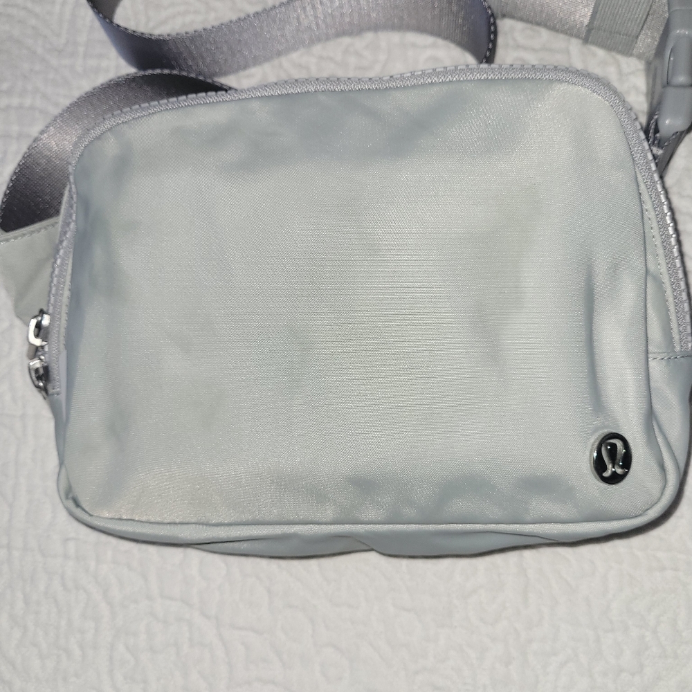 Lululemon Light Gray Silver Everywhere Belt Bag